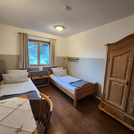 Haus Auracher *