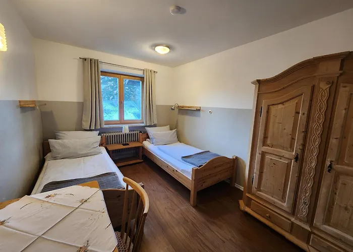 Haus Auracher *